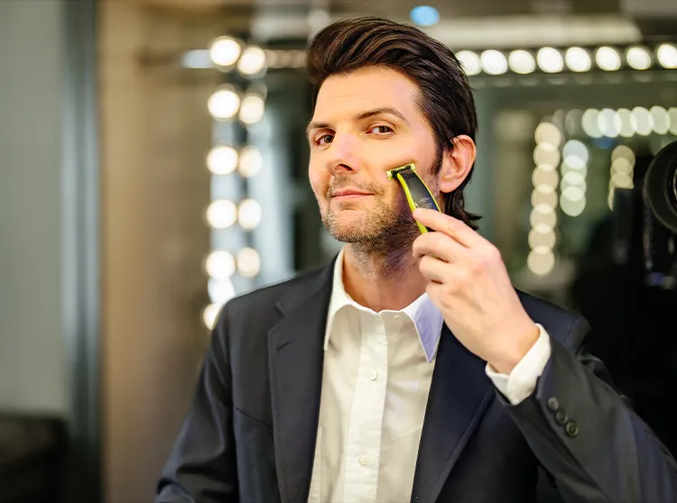 Adam Scott holding the OneBlade 360