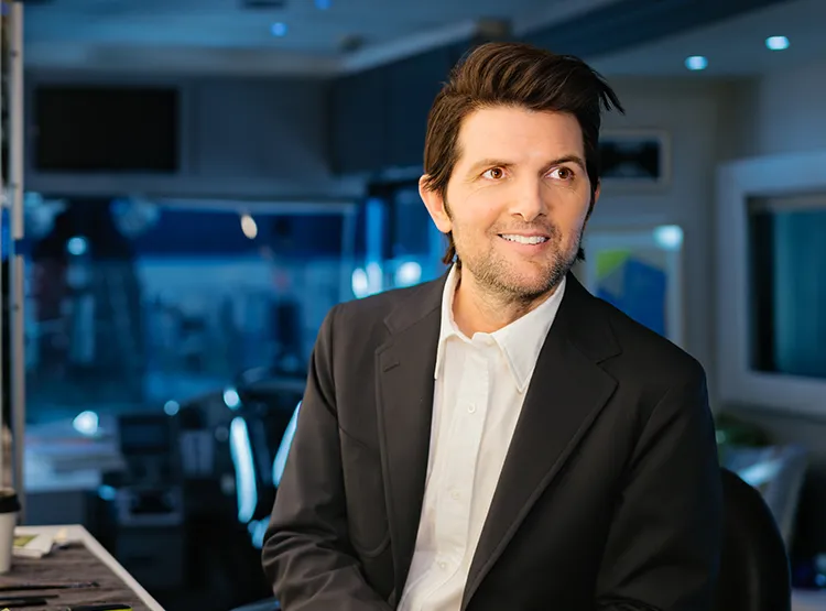 Adam Scott holding the OneBlade 360